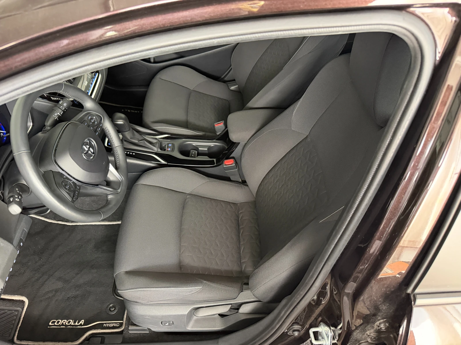 Toyota Corolla 1.8-122к.с.* С ПЪЛНА СЕРВИЗНА ИСТОРИЯ В TOYOTA  , снимка 7 - Автомобили и джипове - 55818252