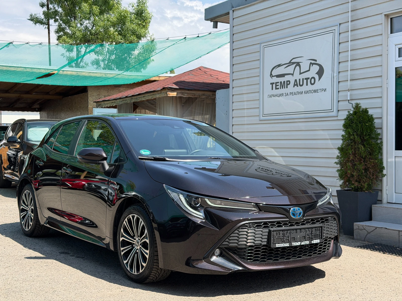 Toyota Corolla 1.8-122к.с.* С ПЪЛНА СЕРВИЗНА ИСТОРИЯ В TOYOTA  , снимка 2 - Автомобили и джипове - 55818252