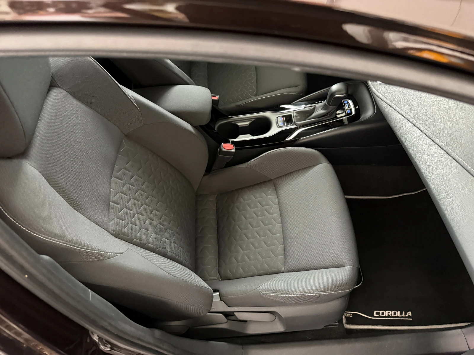 Toyota Corolla 1.8-122к.с.* С ПЪЛНА СЕРВИЗНА ИСТОРИЯ В TOYOTA  , снимка 14 - Автомобили и джипове - 55818252