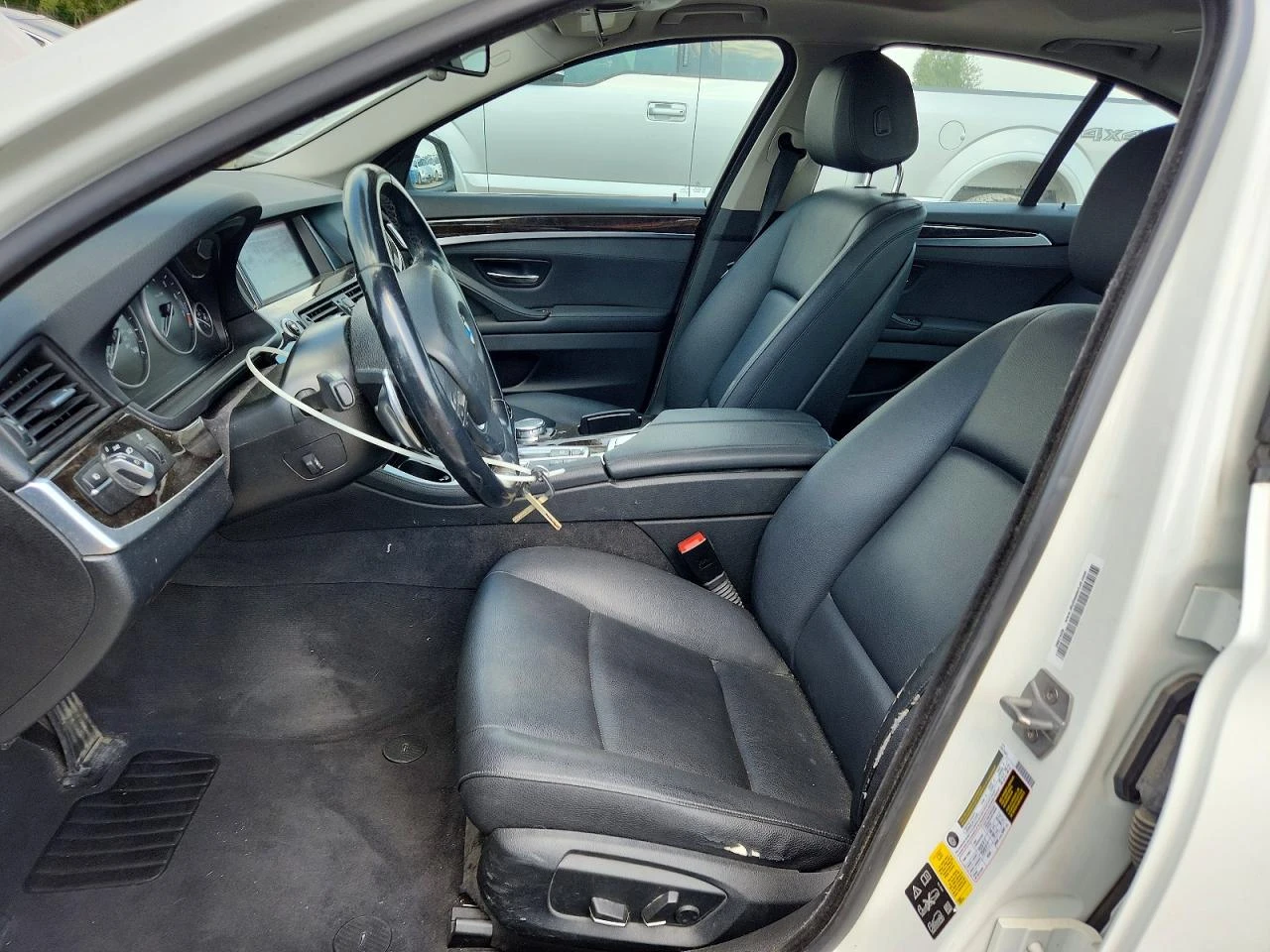 BMW 528 2.0l Xi, снимка 7 - Автомобили и джипове - 56224316