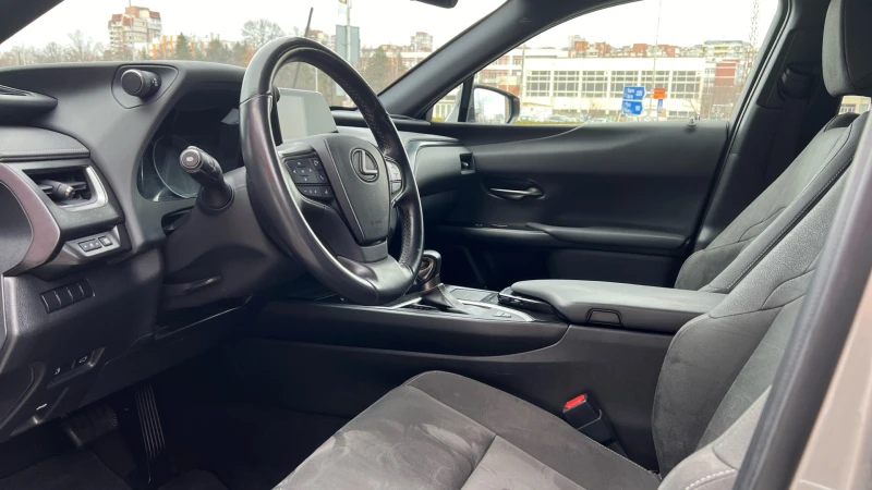 Lexus UX 2.0 Hybrid Executive, снимка 10 - Автомобили и джипове - 48246079