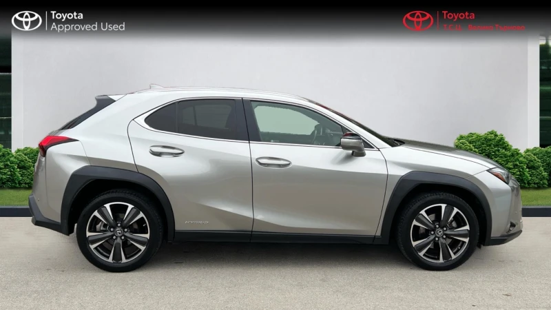 Lexus UX 2.0 Hybrid Executive, снимка 4 - Автомобили и джипове - 48246079