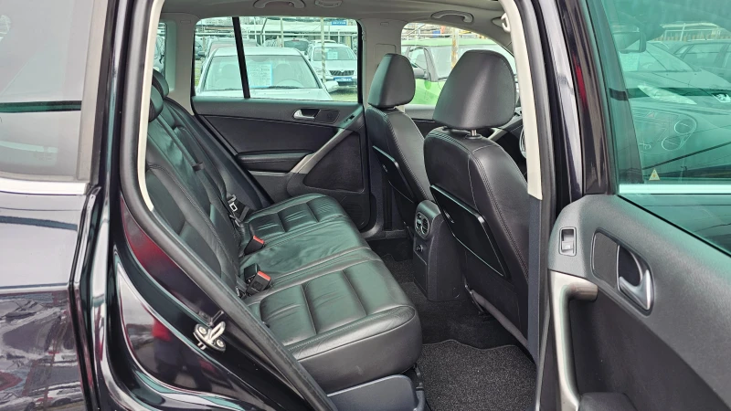 VW Tiguan 2.0TDI Atomatik Panorama Navi KAMERA 4X4 FULL, снимка 12 - Автомобили и джипове - 53391244