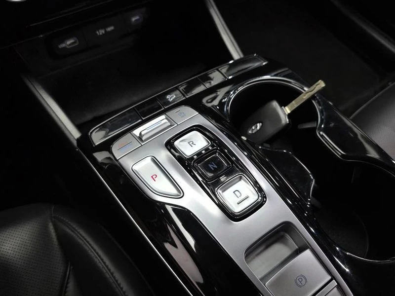 Hyundai Tucson 2.0 Automatic, снимка 13 - Автомобили и джипове - 55658637