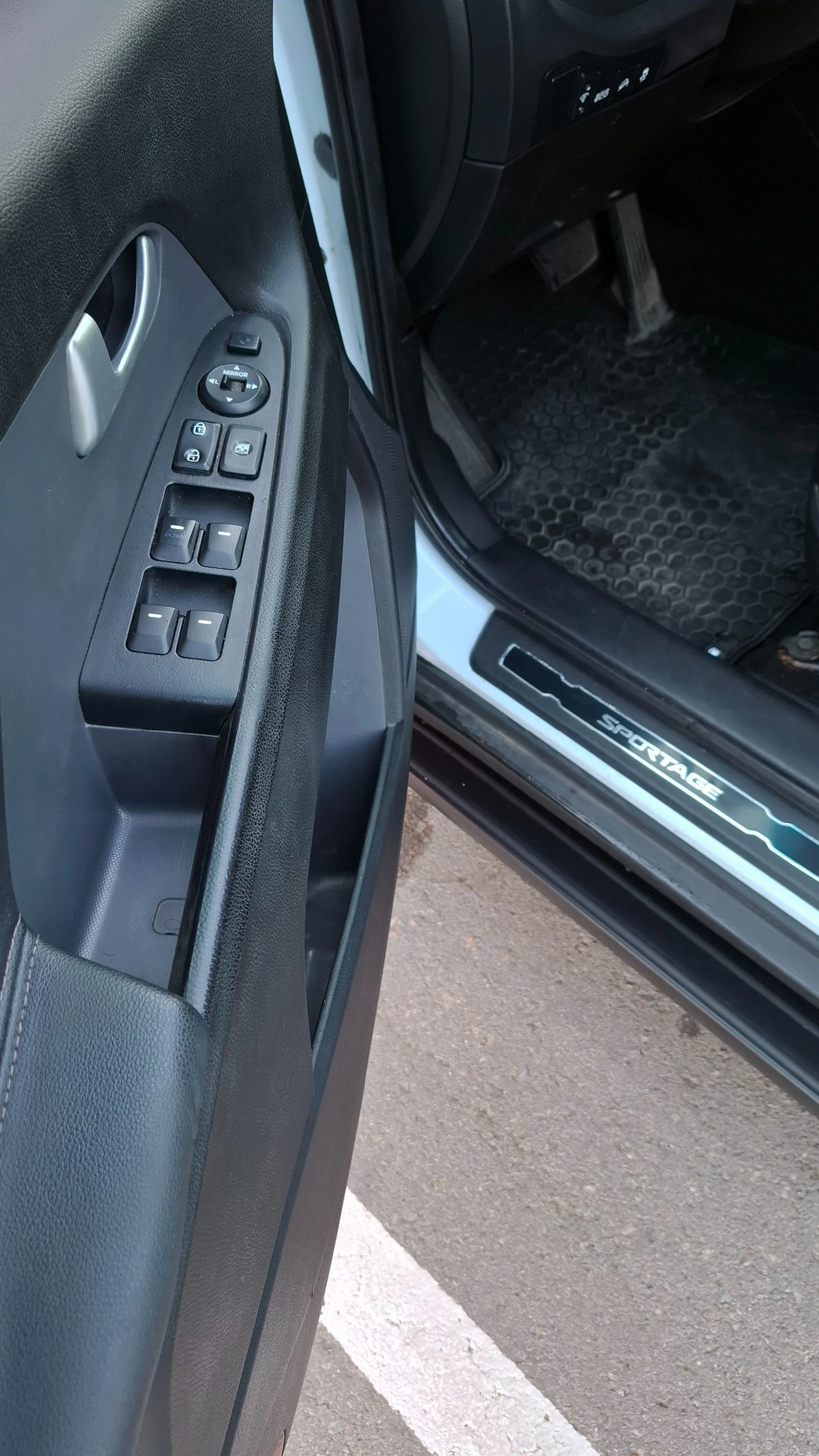 Kia Sportage 2.0 CRDI 184 к.с. | 4x4 | Автомат | Всички екстри - изображение 10