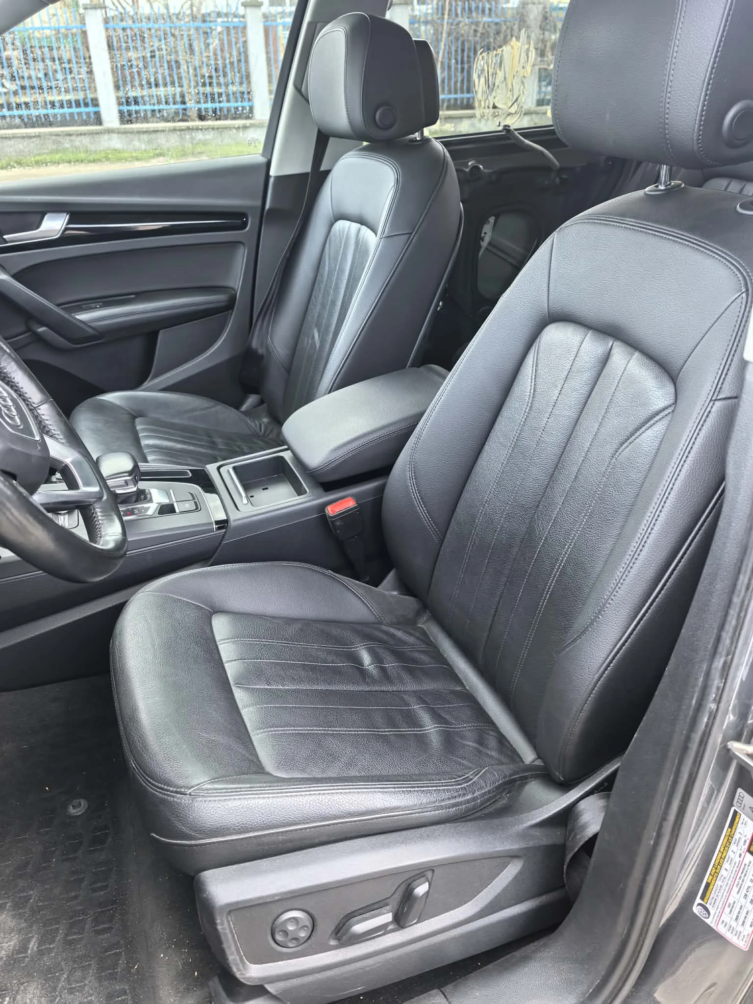 Audi Q5 2.0tdi, снимка 10 - Автомобили и джипове - 53798194