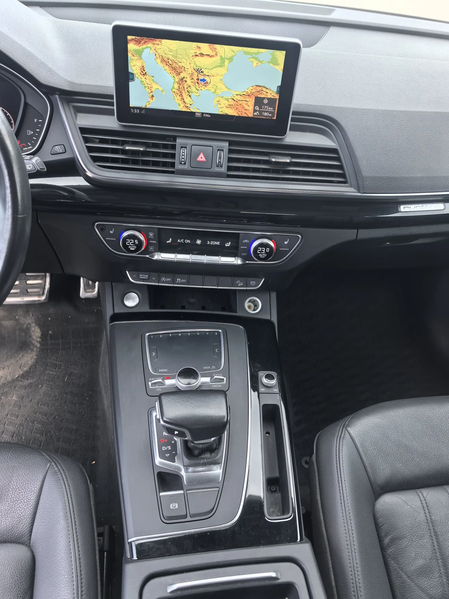 Audi Q5 2.0tdi, снимка 8 - Автомобили и джипове - 53798194