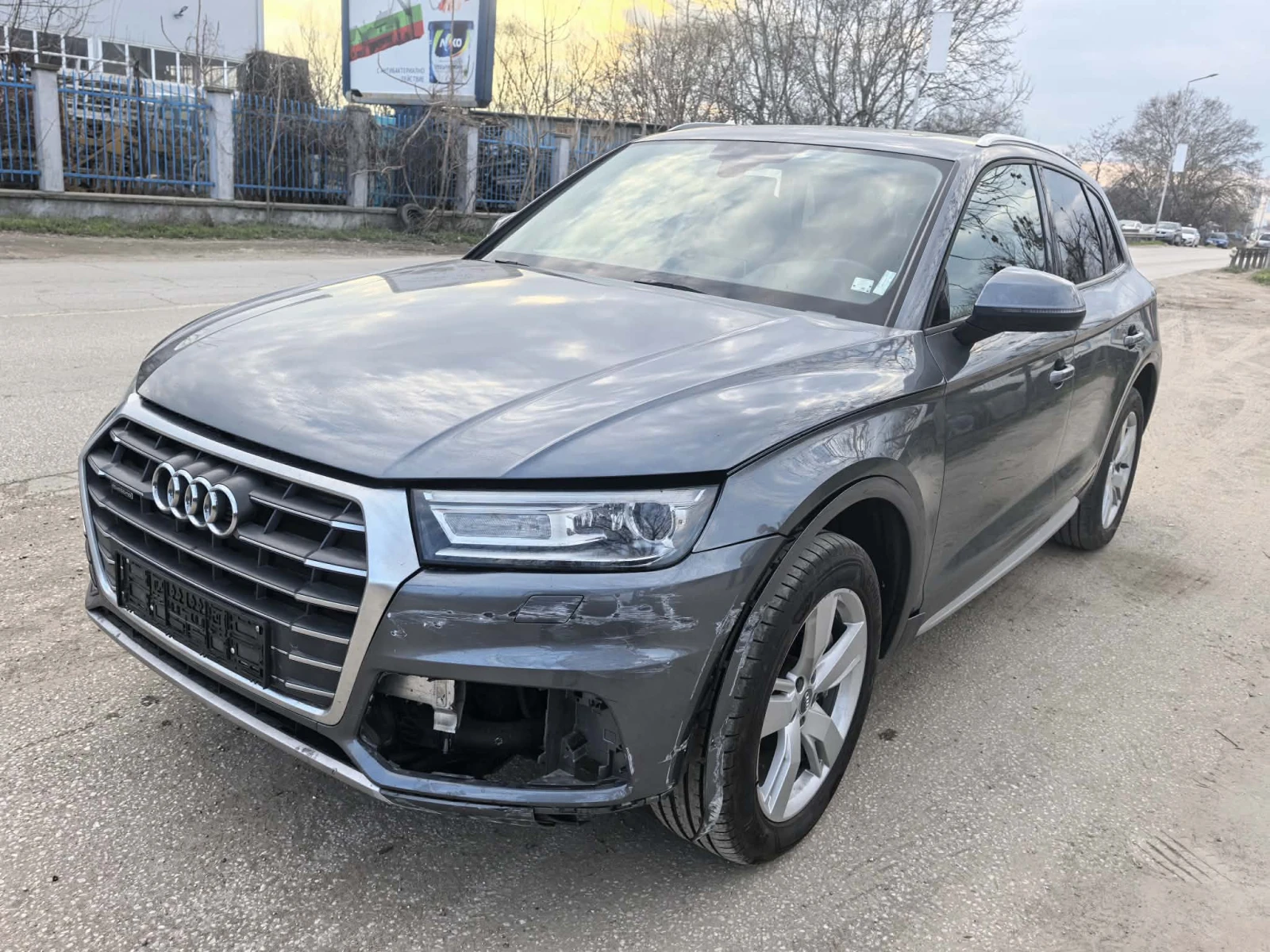 Audi Q5 2.0tdi, снимка 3 - Автомобили и джипове - 53798194