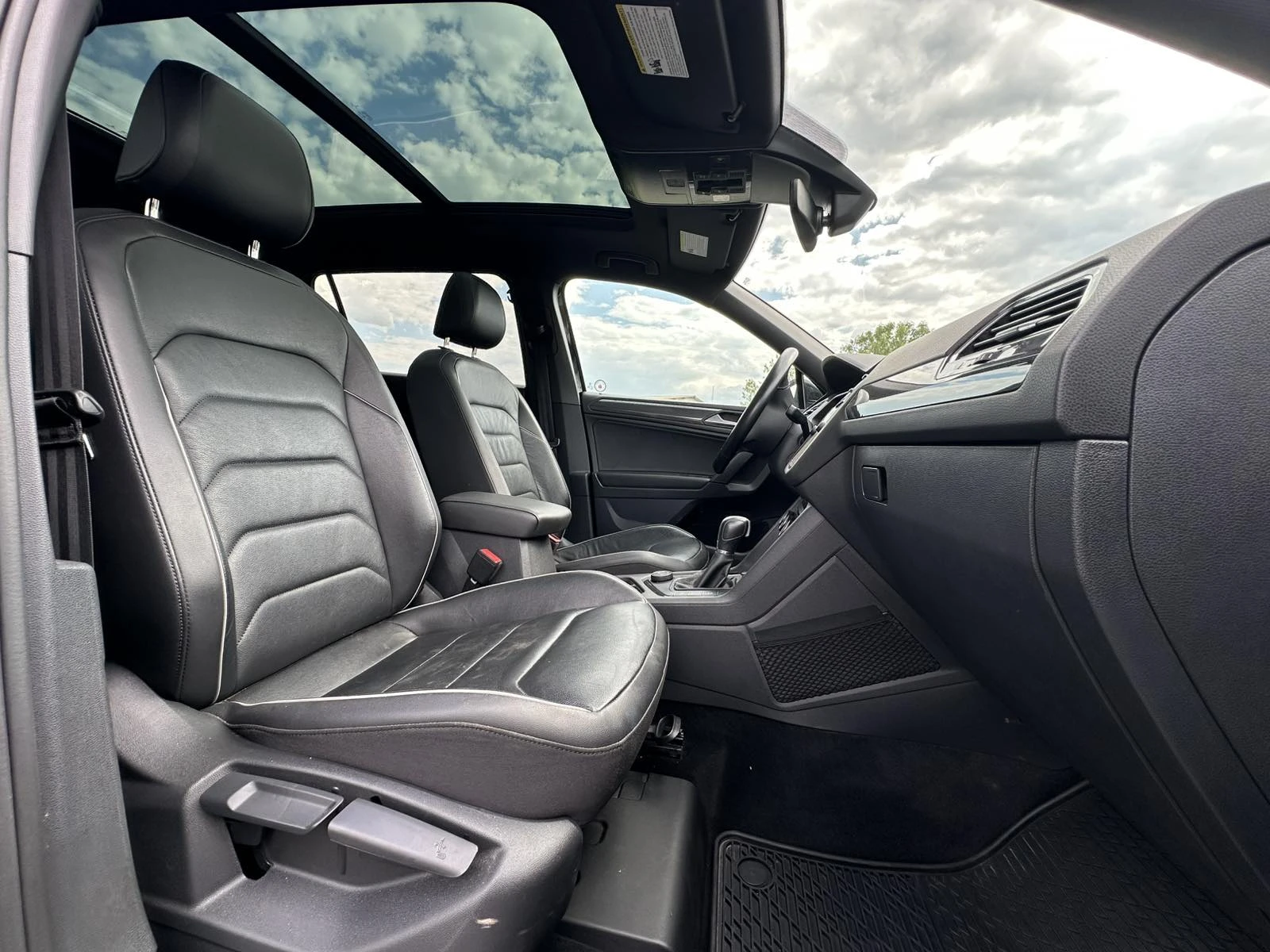 VW Tiguan R-Line, снимка 9 - Автомобили и джипове - 54412854