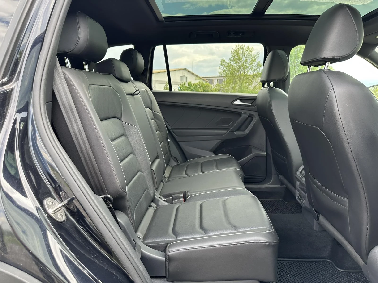 VW Tiguan R-Line, снимка 15 - Автомобили и джипове - 54412854