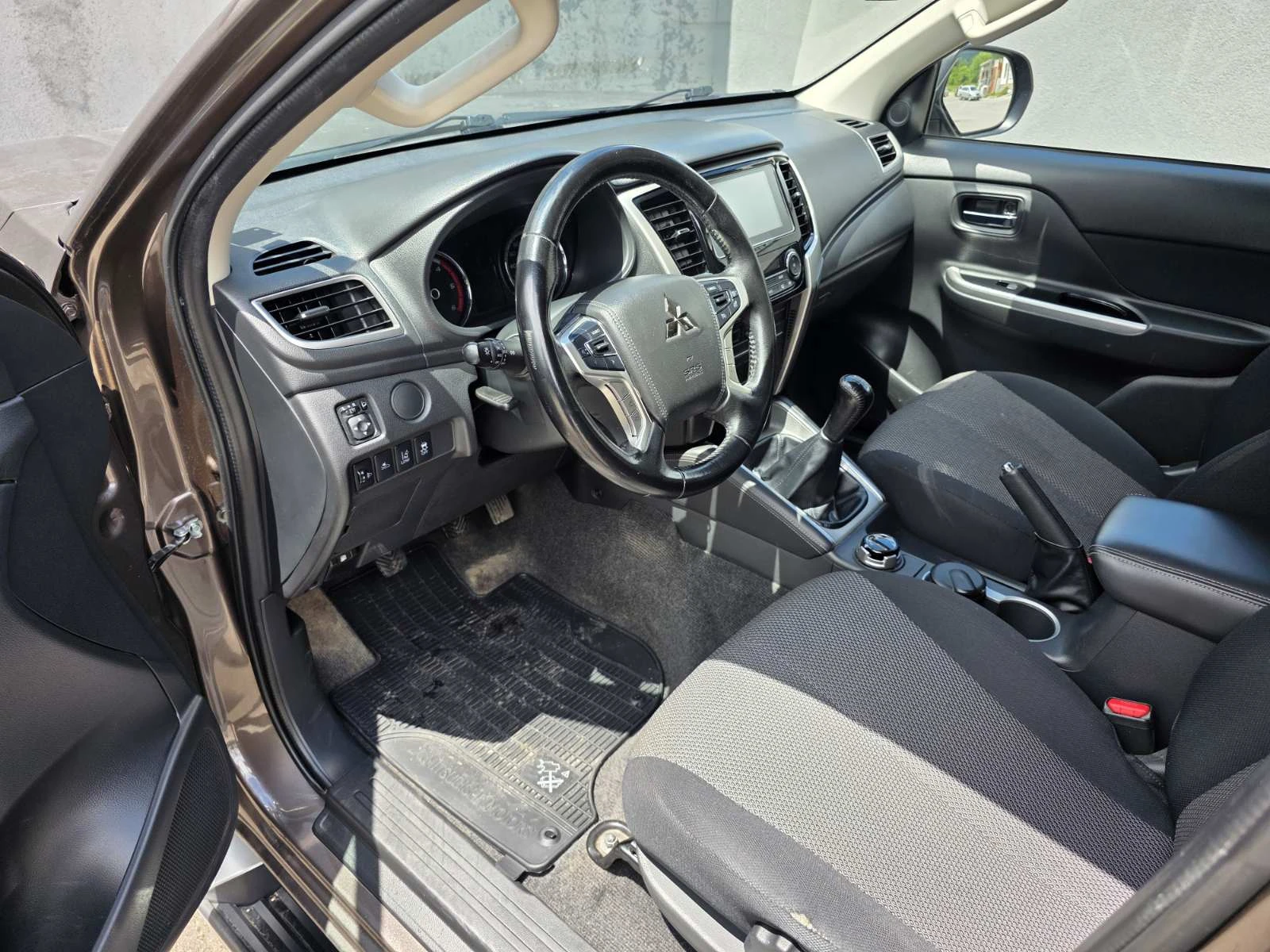Mitsubishi L200 2.2L, снимка 10 - Автомобили и джипове - 54759265