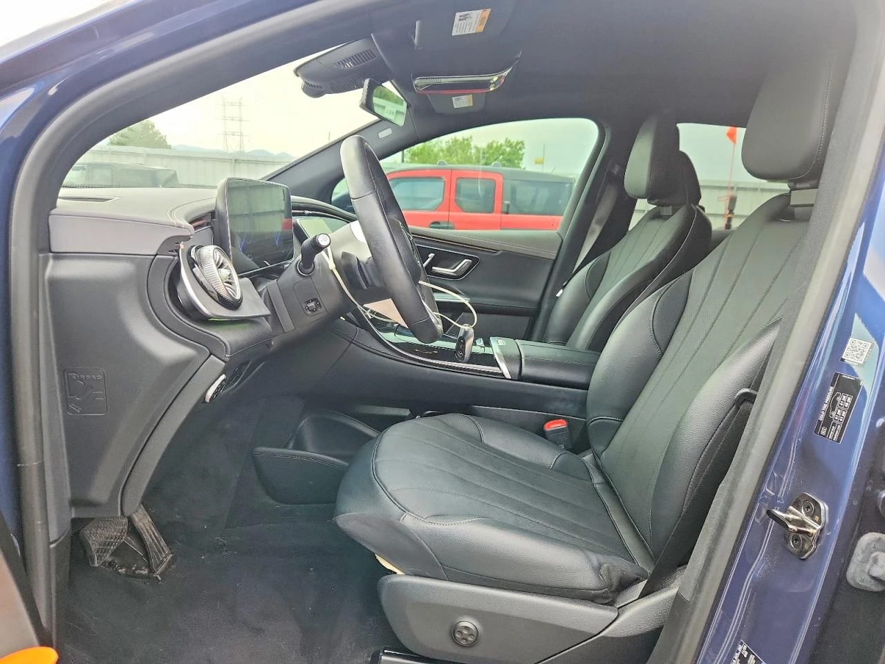 Mercedes-Benz EQE 350* 4MATIC* ПАНОРАМА* AMBIENT* BURMESTER* 360* , снимка 8 - Автомобили и джипове - 55624753