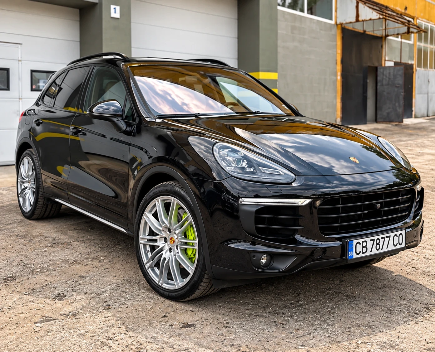Porsche Cayenne S E-Hybrid, снимка 2 - Автомобили и джипове - 56275369