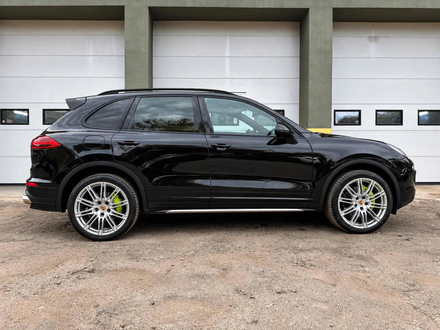 Porsche Cayenne S E-Hybrid, снимка 3 - Автомобили и джипове - 56275369