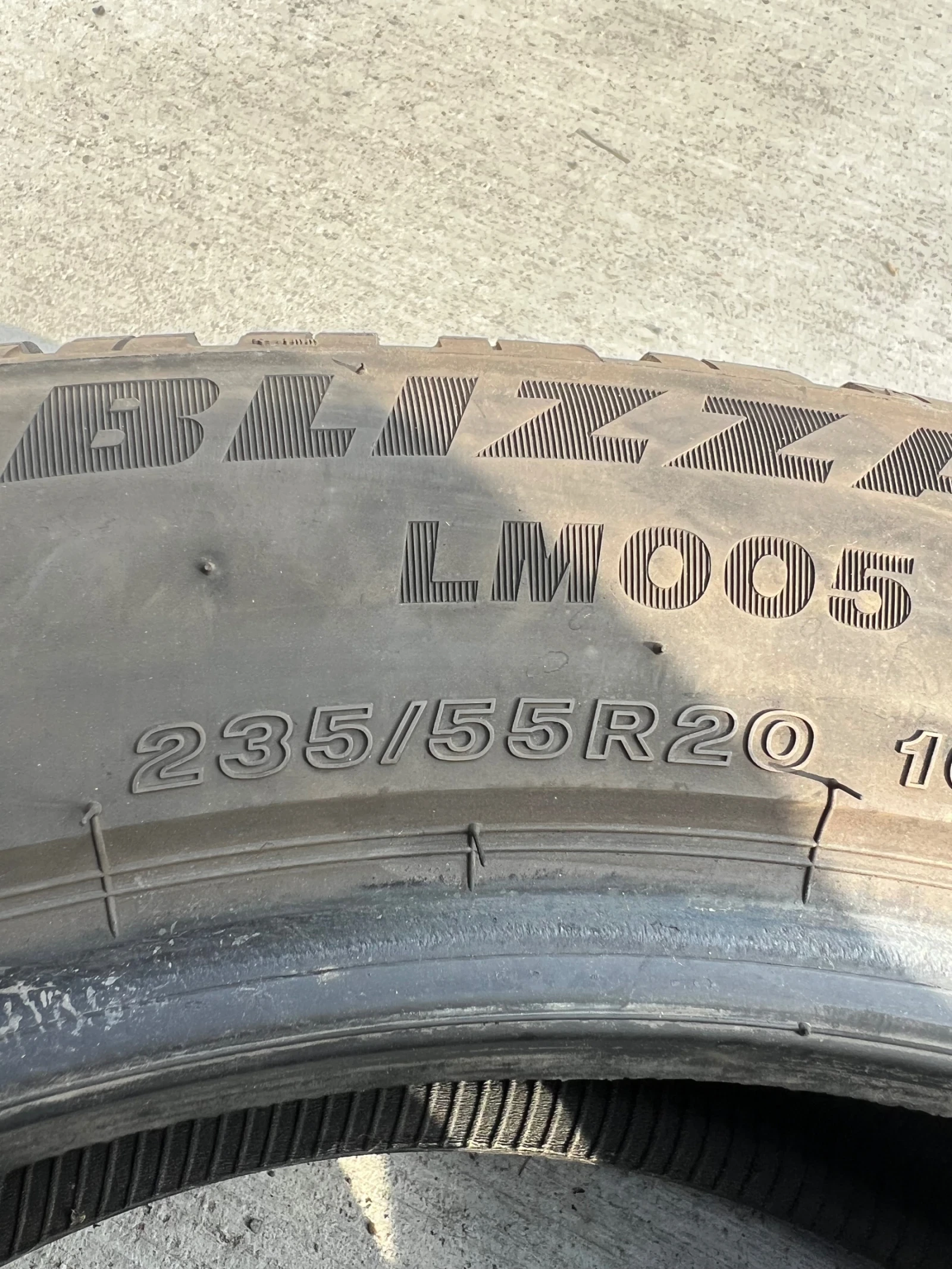 Гуми Зимни 235/55R20, снимка 4 - Гуми и джанти - 55440625