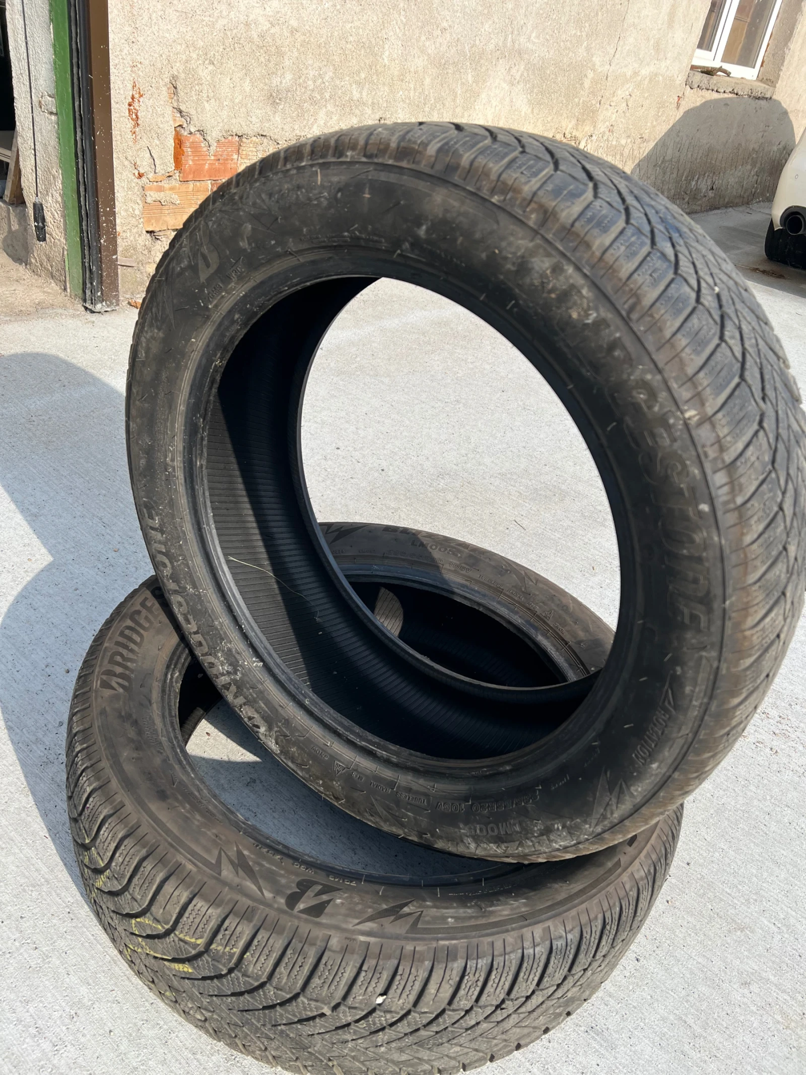 Гуми Зимни 235/55R20, снимка 3 - Гуми и джанти - 55440625