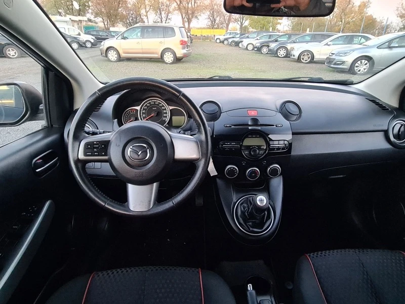 Mazda 2 1.3, снимка 11 - Автомобили и джипове - 42991360