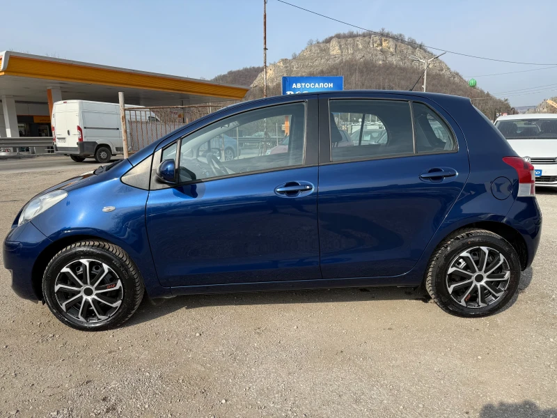 Toyota Yaris 1.3VVTI-100k.c 67000KM!КЛИМАТРОНИК!FACE LIFT!5 ВР., снимка 3 - Автомобили и джипове - 49124562