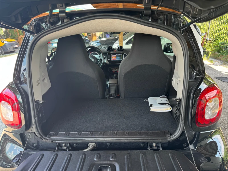 Smart Fortwo EQ 22kWh нов внос Швейцария, снимка 11 - Автомобили и джипове - 50942369