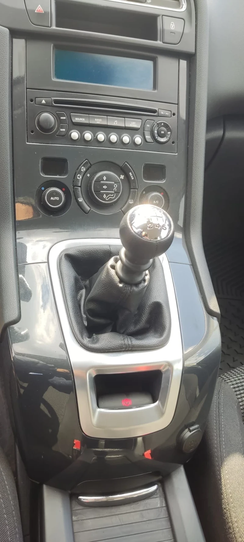 Peugeot 5008 1.6ehdi, снимка 13 - Автомобили и джипове - 51948152