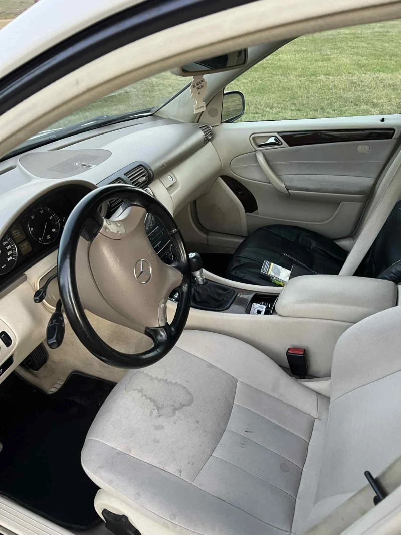 Mercedes-Benz C 220 mercedes c220, снимка 4 - Автомобили и джипове - 52655366