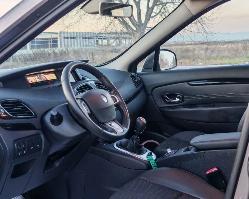 Renault Scenic 1.6 131 К.С. ДИЗЕЛ! МНОГО ЗАПАЗЕНА! , снимка 8 - Автомобили и джипове - 52869093
