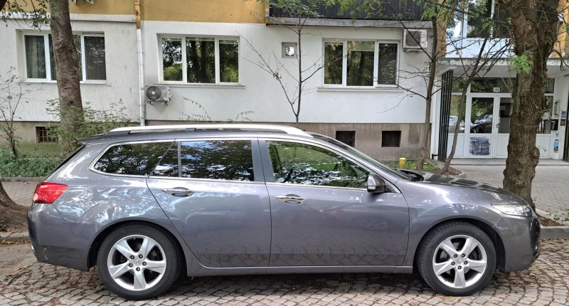 Honda Accord Tourer 2.0 I-VTEC, Lifestyle Facelift , снимка 4 - Автомобили и джипове - 53400846