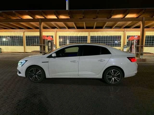 Renault Megane Grand coupe 1.2 TCE, снимка 2 - Автомобили и джипове - 31537376