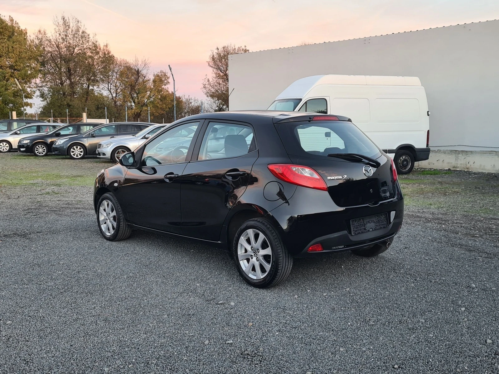 Mazda 2 1.3 - изображение 4