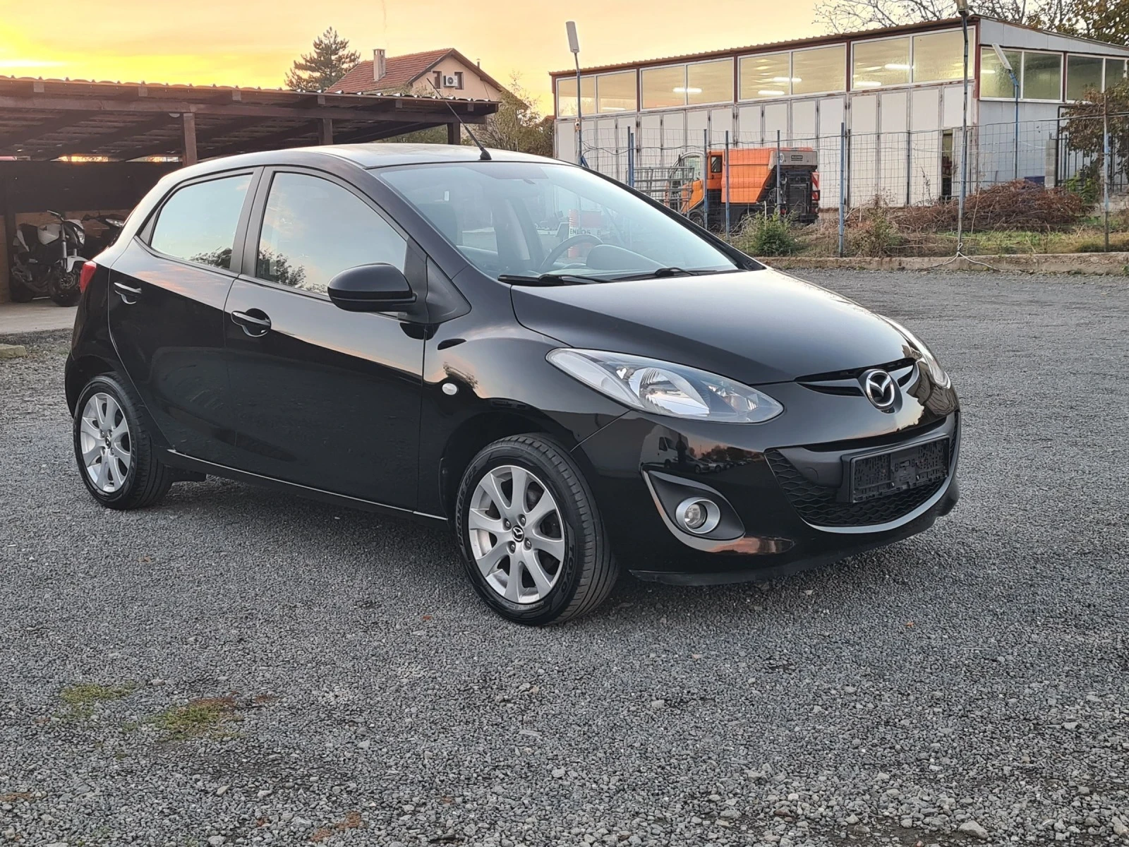 Mazda 2 1.3 - изображение 2