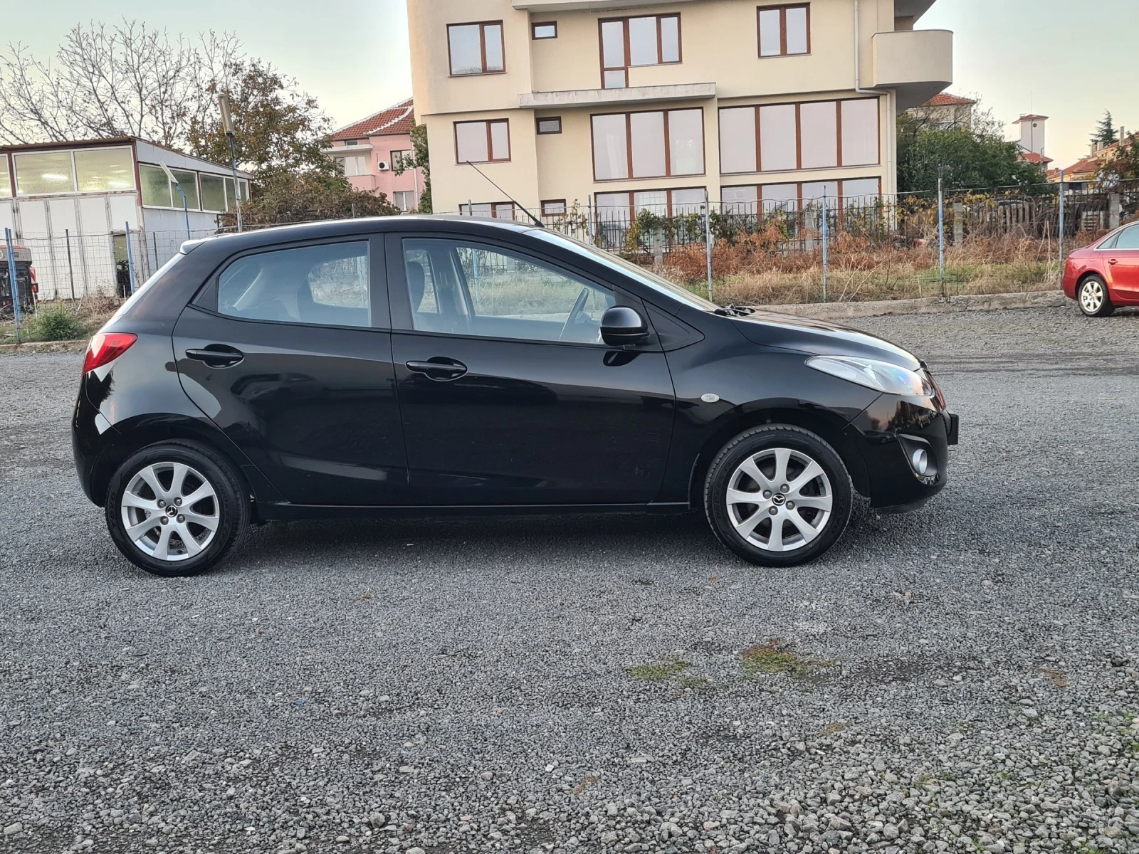 Mazda 2 1.3 - изображение 6