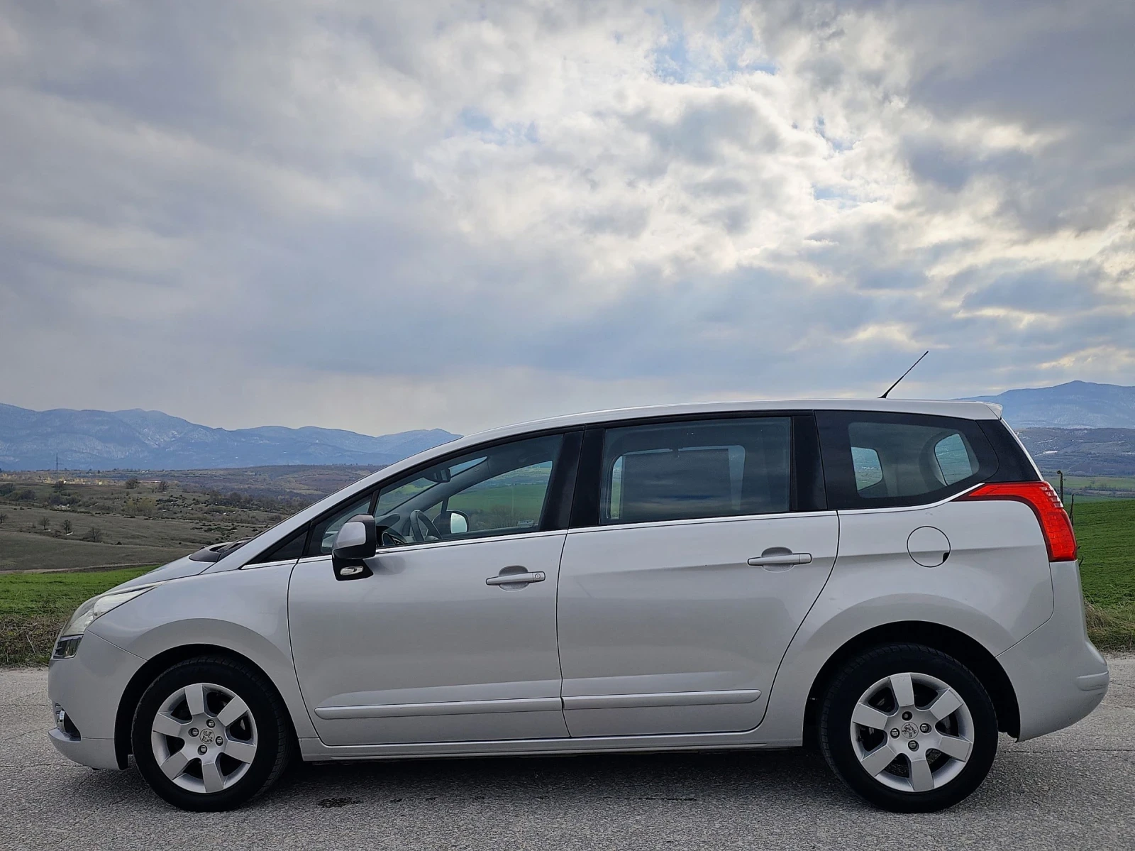 Peugeot 5008 * FACE* NAVI* E-HDI* 112ks*  - изображение 6