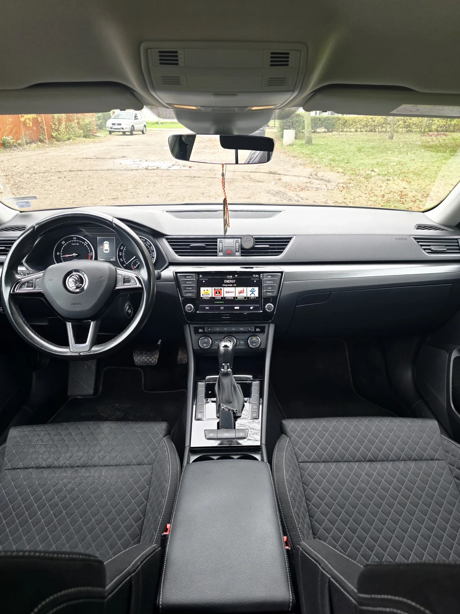 Skoda Superb 2.0  | Mobile.bg   12