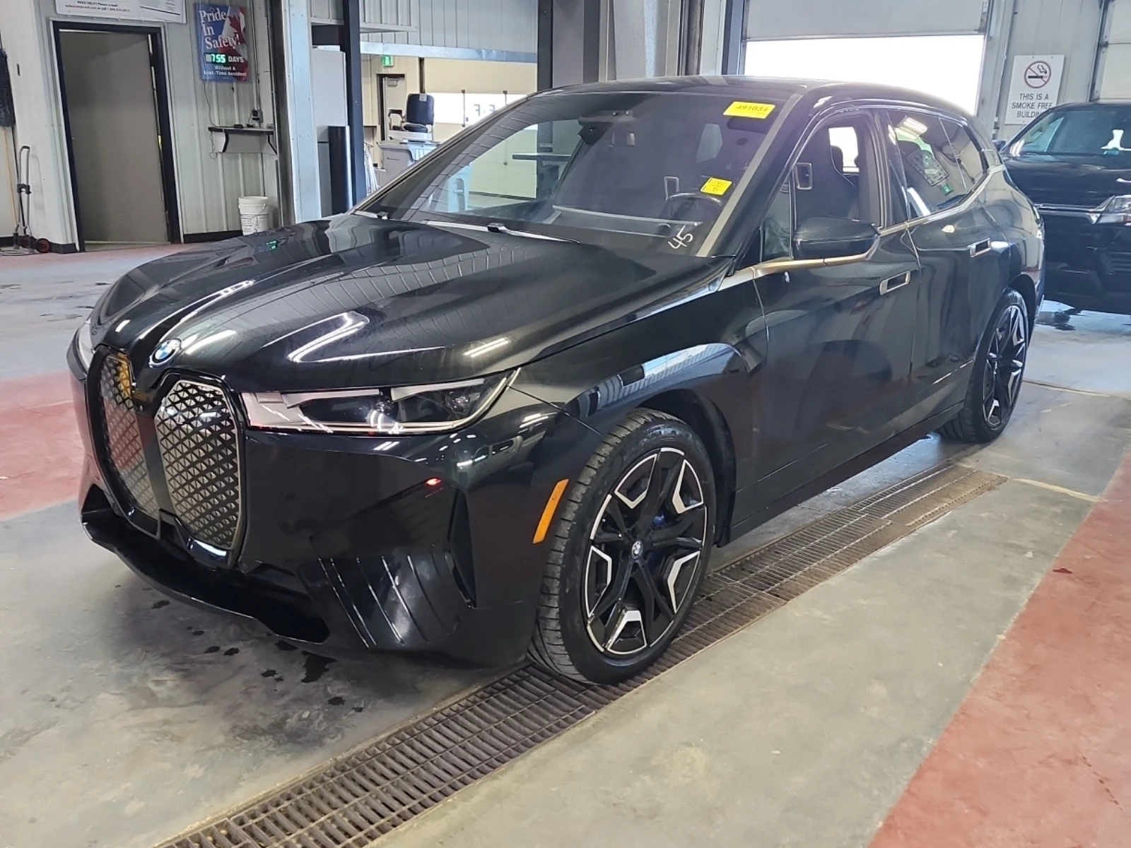 BMW iX XDRIVE50 * * CARFAX * *   * *  | Mobile.bg   1