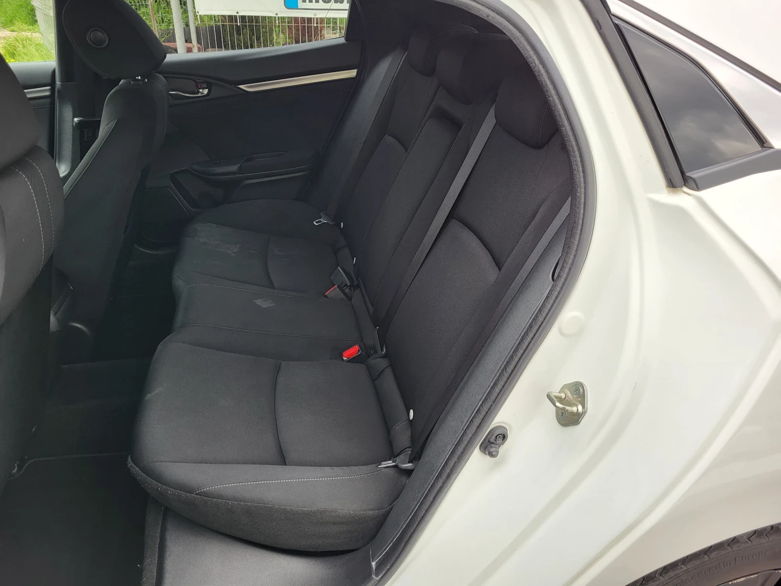 Honda Civic 1.0 V-TEC TURBO, снимка 13 - Автомобили и джипове - 54379606