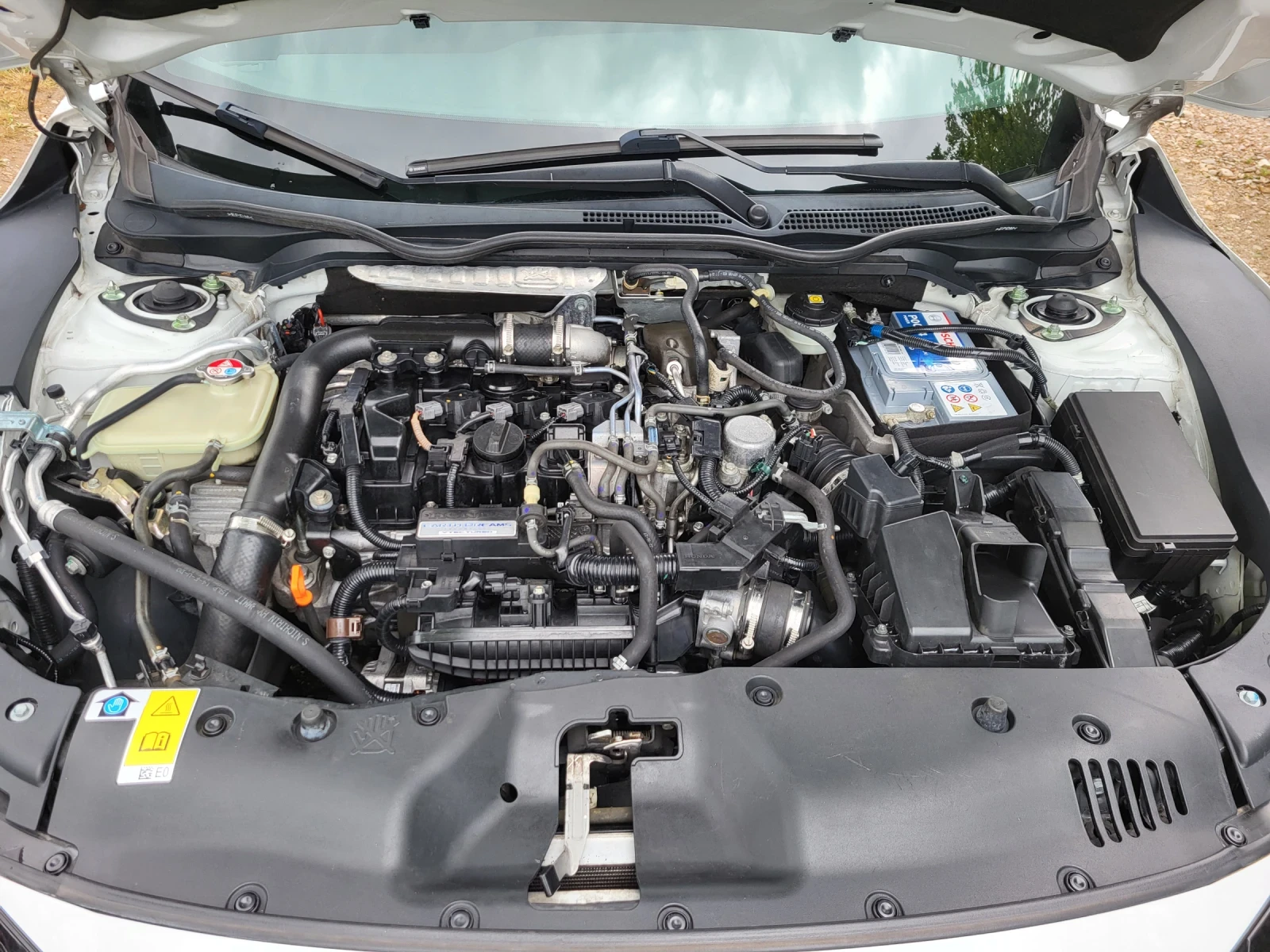 Honda Civic 1.0 V-TEC TURBO, снимка 17 - Автомобили и джипове - 54379606