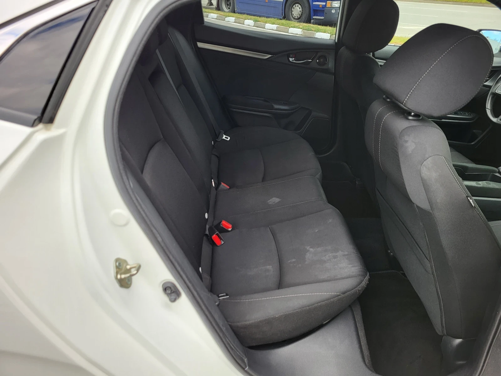 Honda Civic 1.0 V-TEC TURBO, снимка 15 - Автомобили и джипове - 54379606