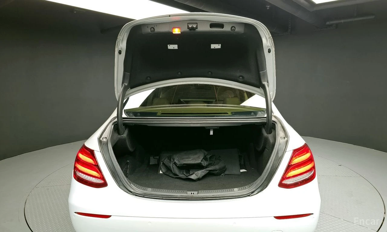 Mercedes-Benz E 220 EXCLUSIVE* ПАМЕТ* КАМЕРА* ПОДГРЕВ* ПАНОРАМА* КОЖА, снимка 17 - Автомобили и джипове - 54391303