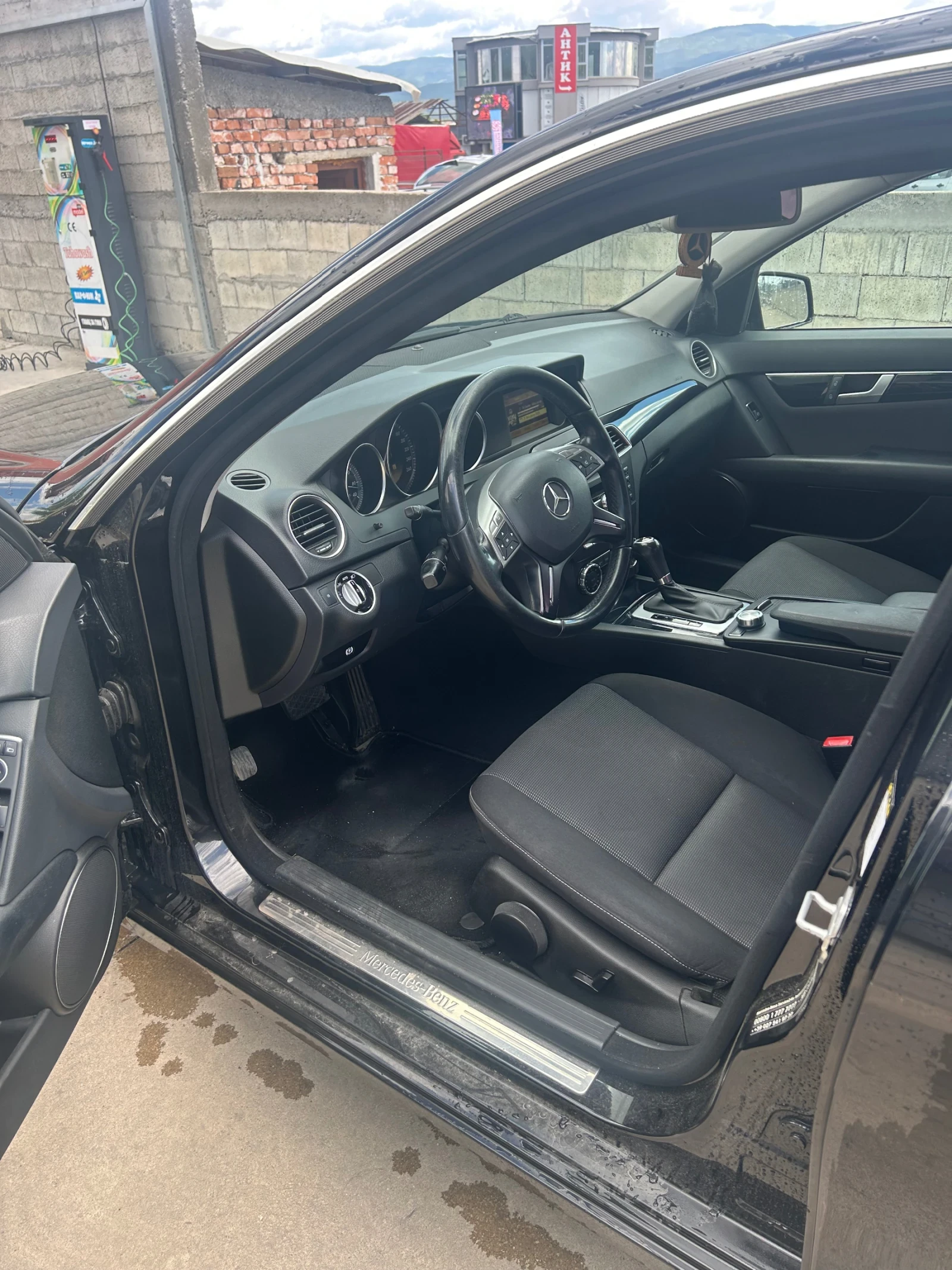 Mercedes-Benz C 200, снимка 5 - Автомобили и джипове - 54555441