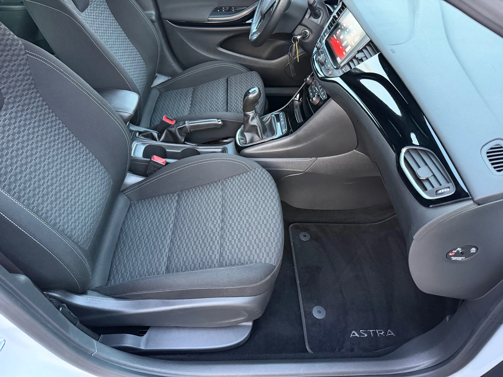 Opel Astra 1.6CDTI* FULL* LED* NAVI* EVRO6* , снимка 14 - Автомобили и джипове - 55042431