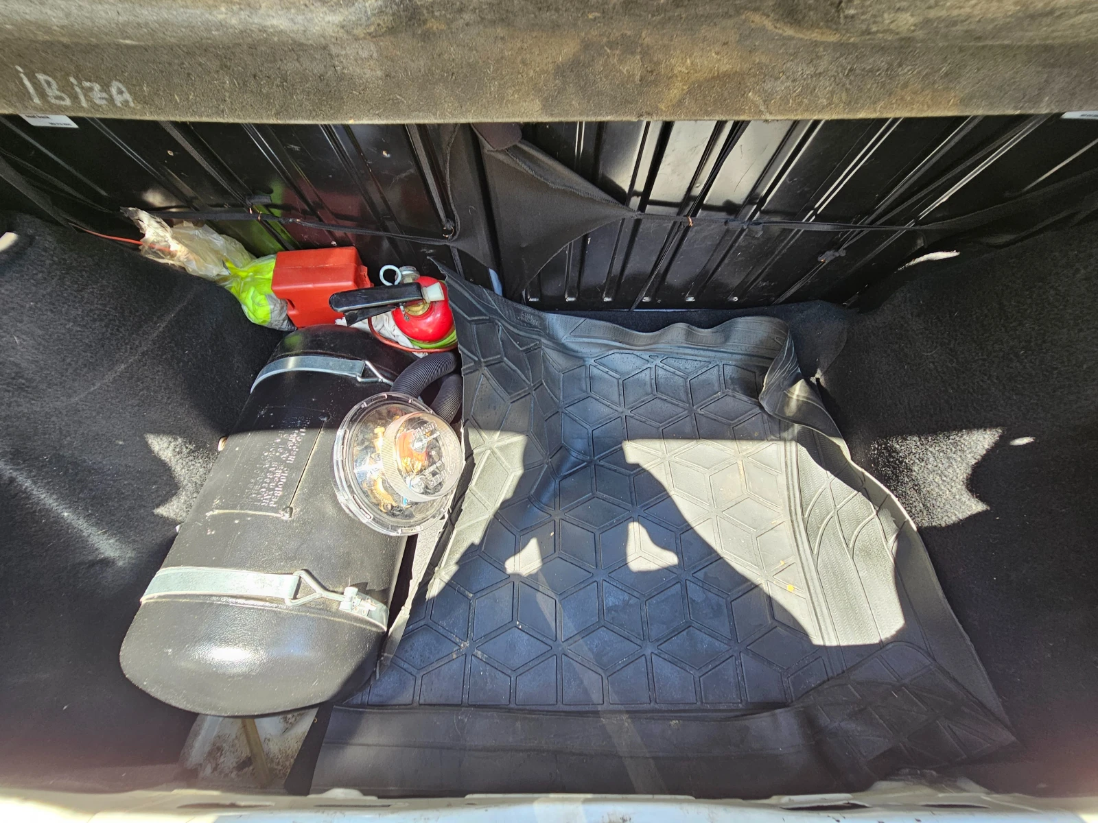 Seat Ibiza, снимка 17 - Автомобили и джипове - 55285244