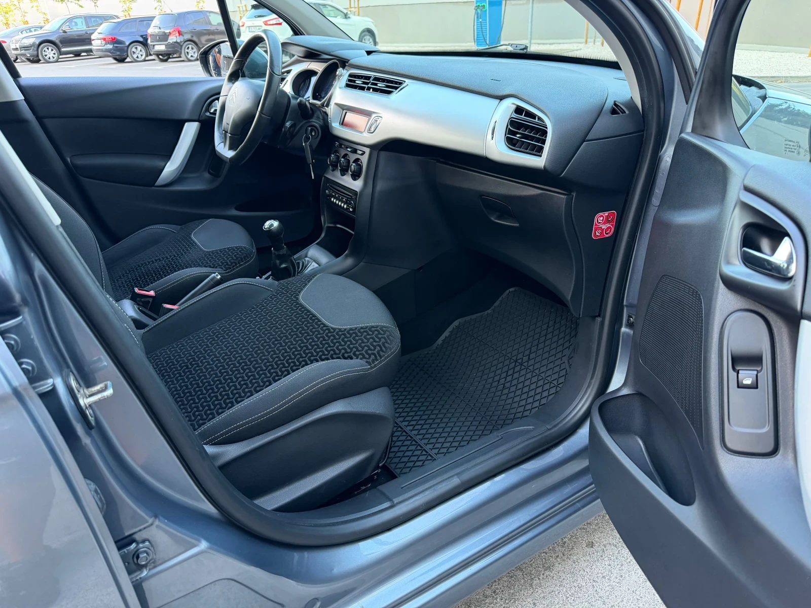 Citroen C3 1.1i 60кс * Климатик* * 45300км* , снимка 12 - Автомобили и джипове - 55593117