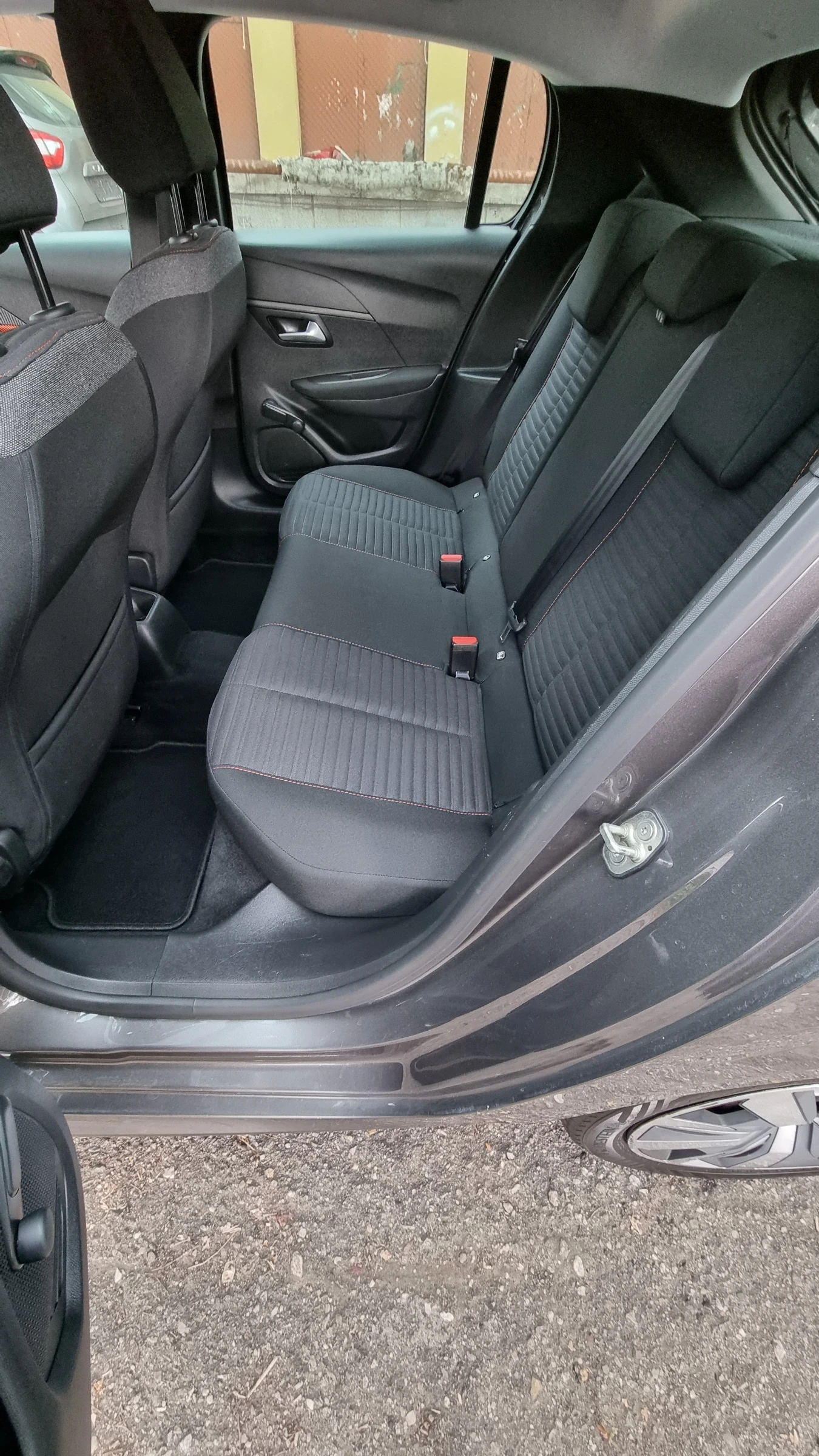 Peugeot 208 1.2i ACTIVE LINE/FULL LED/75hp, снимка 12 - Автомобили и джипове - 56062662