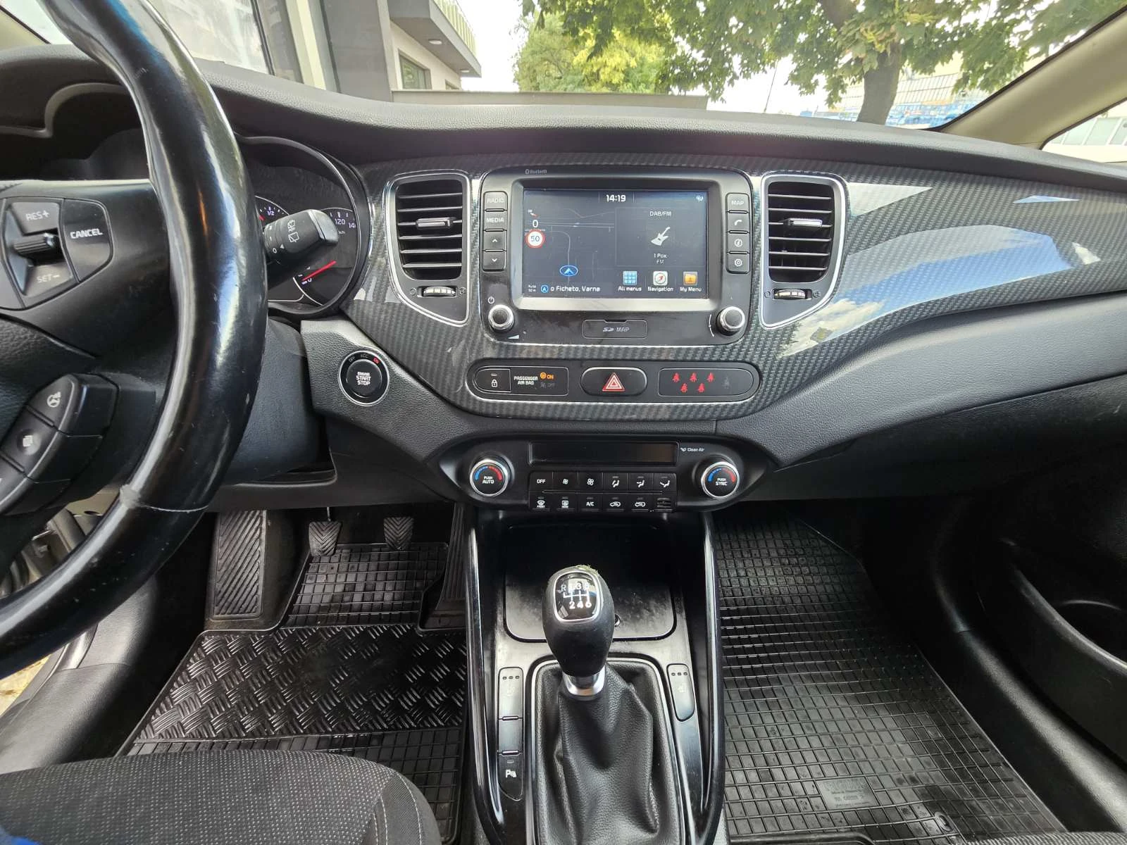Kia Carens, снимка 13 - Автомобили и джипове - 56103843