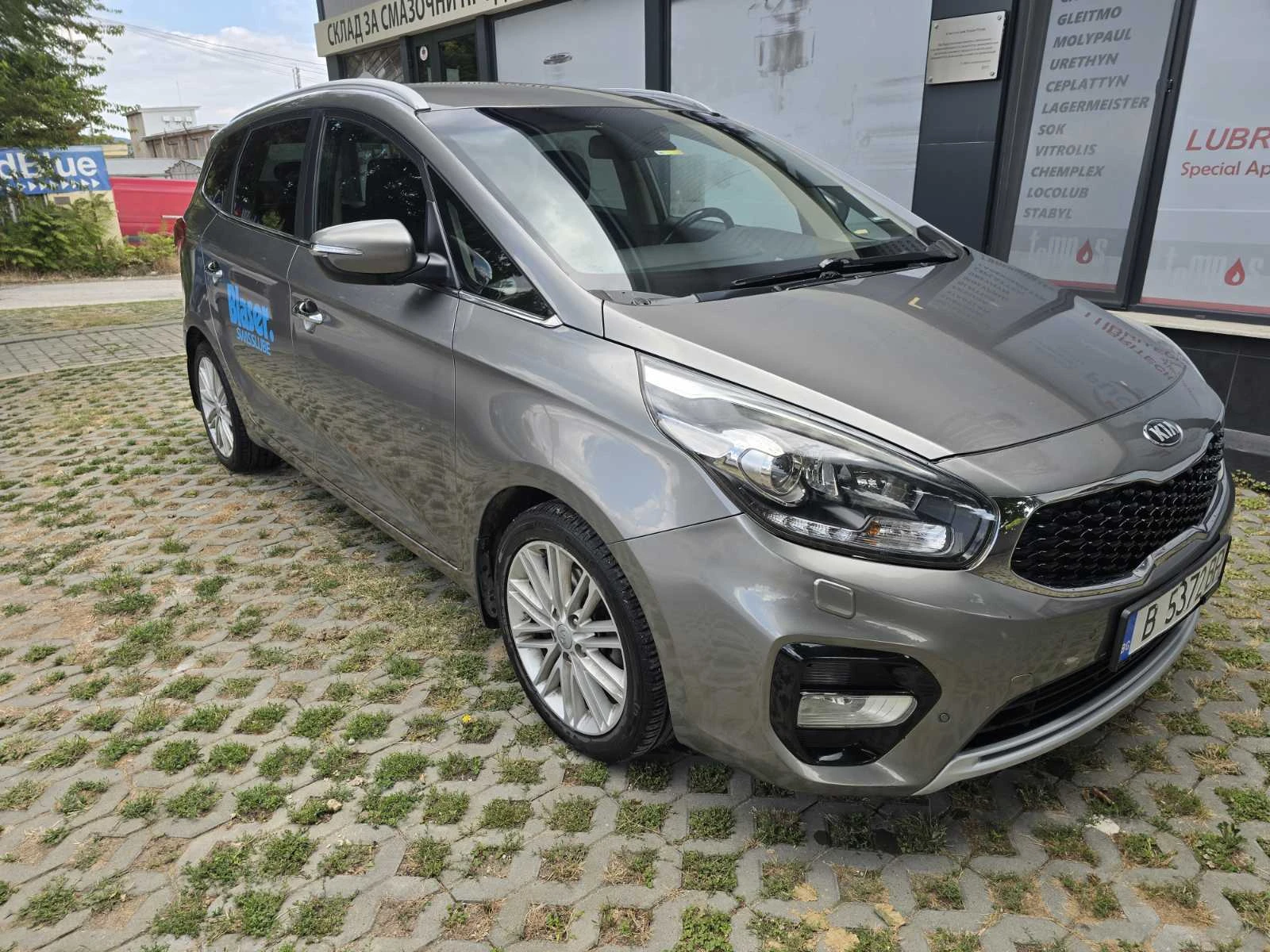 Kia Carens, снимка 6 - Автомобили и джипове - 56103843