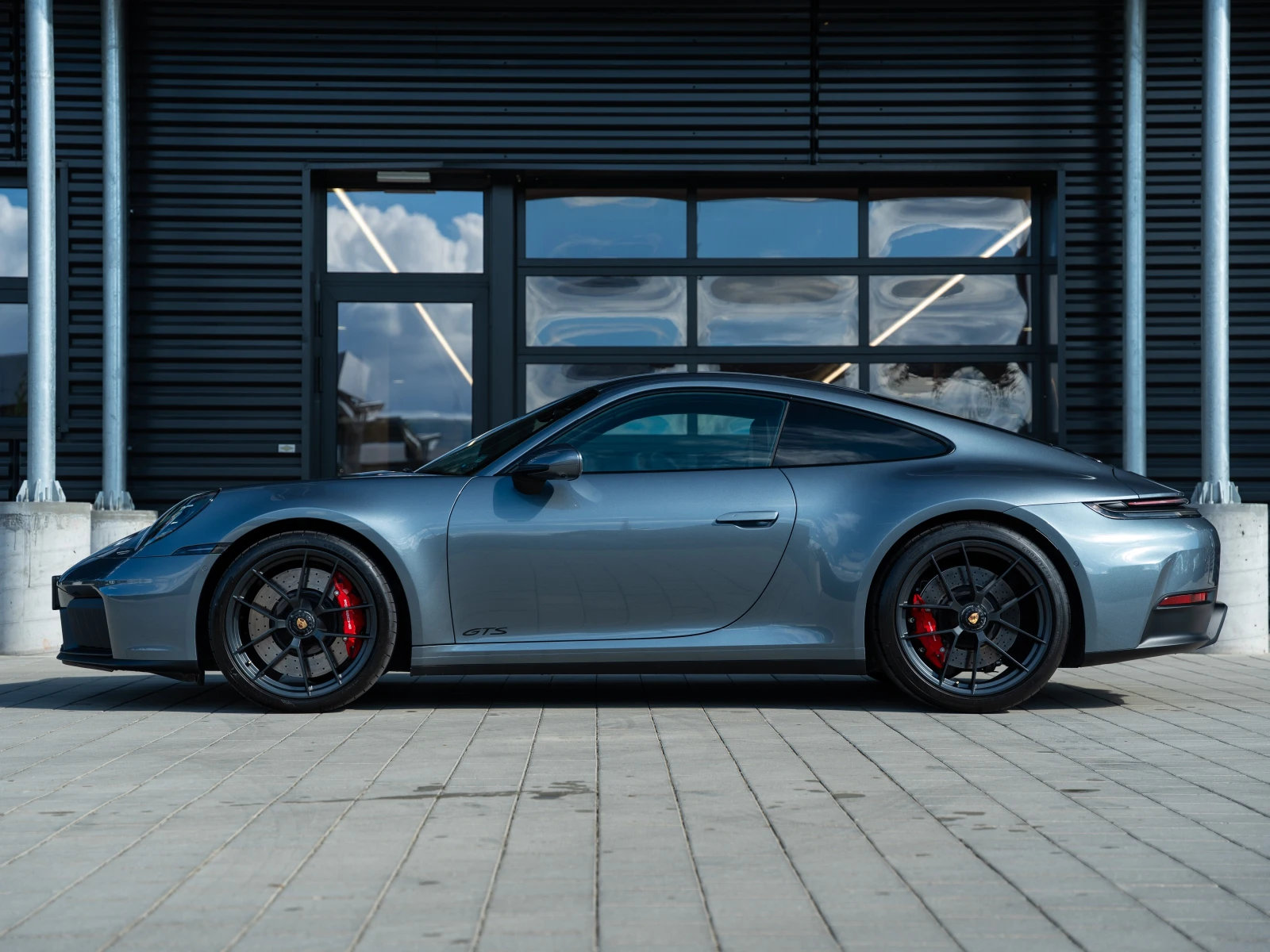 Porsche 911 Carrera 4 GTS, снимка 2 - Автомобили и джипове - 56254611