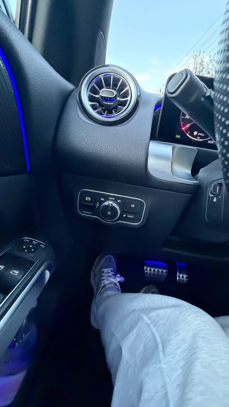 Mercedes-Benz GLB 250 AMG    4MATIC~ Line  Advanced Plus, снимка 8 - Автомобили и джипове - 52405919