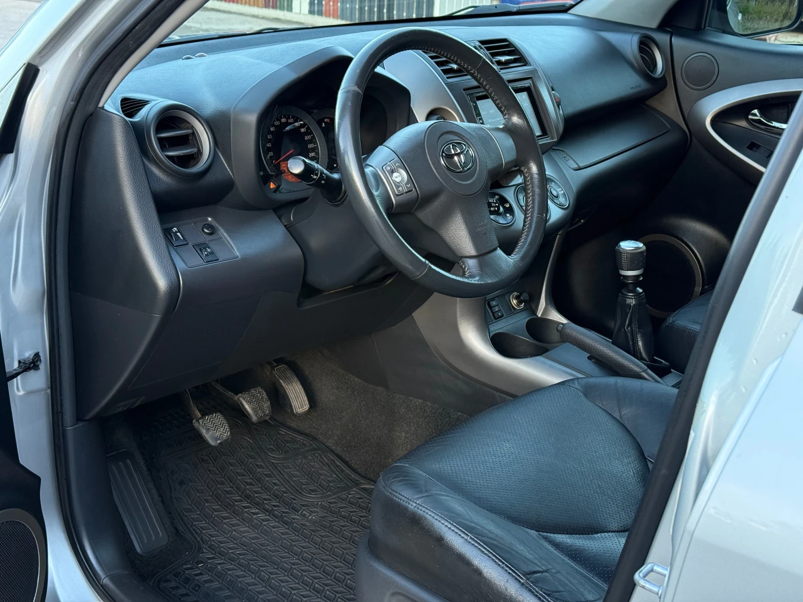 Toyota Rav4 2.2D-4D 136к.с * 4х4* * Италия* * Климатроник*  - изображение 9