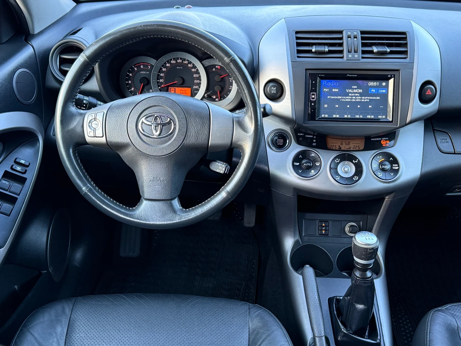 Toyota Rav4 2.2D-4D 136к.с * 4х4* * Италия* * Климатроник*  - изображение 10