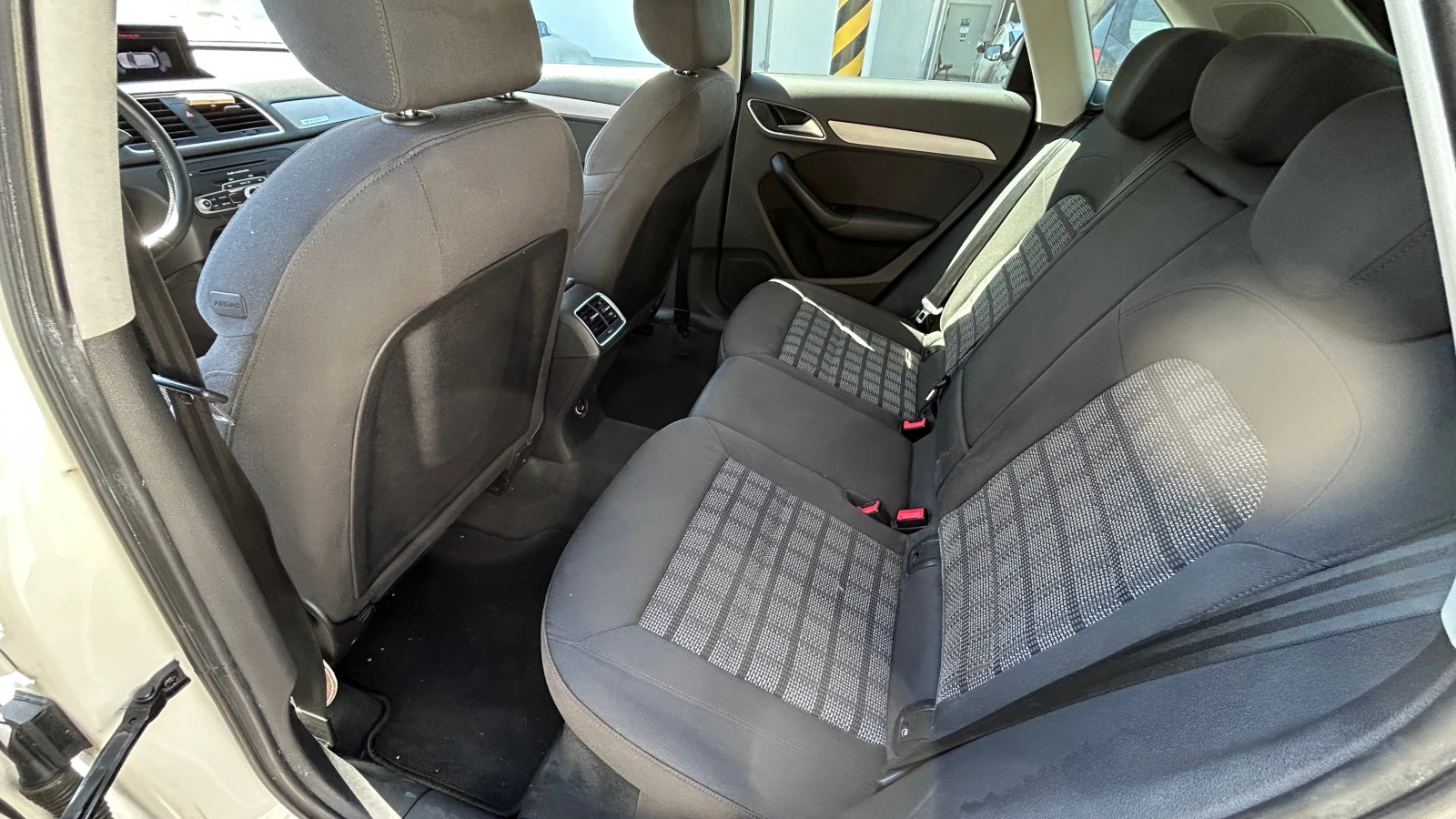 Audi Q3, снимка 8 - Автомобили и джипове - 55259897
